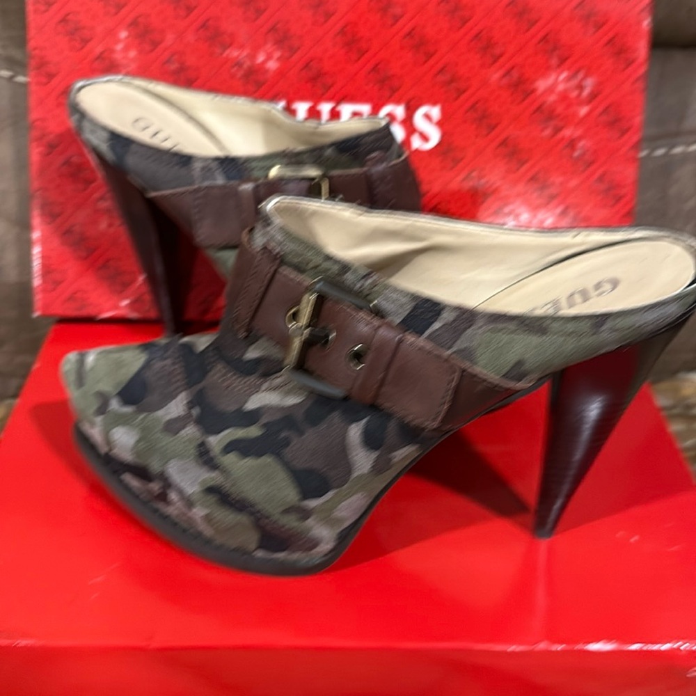 Camouflage GUESS mules